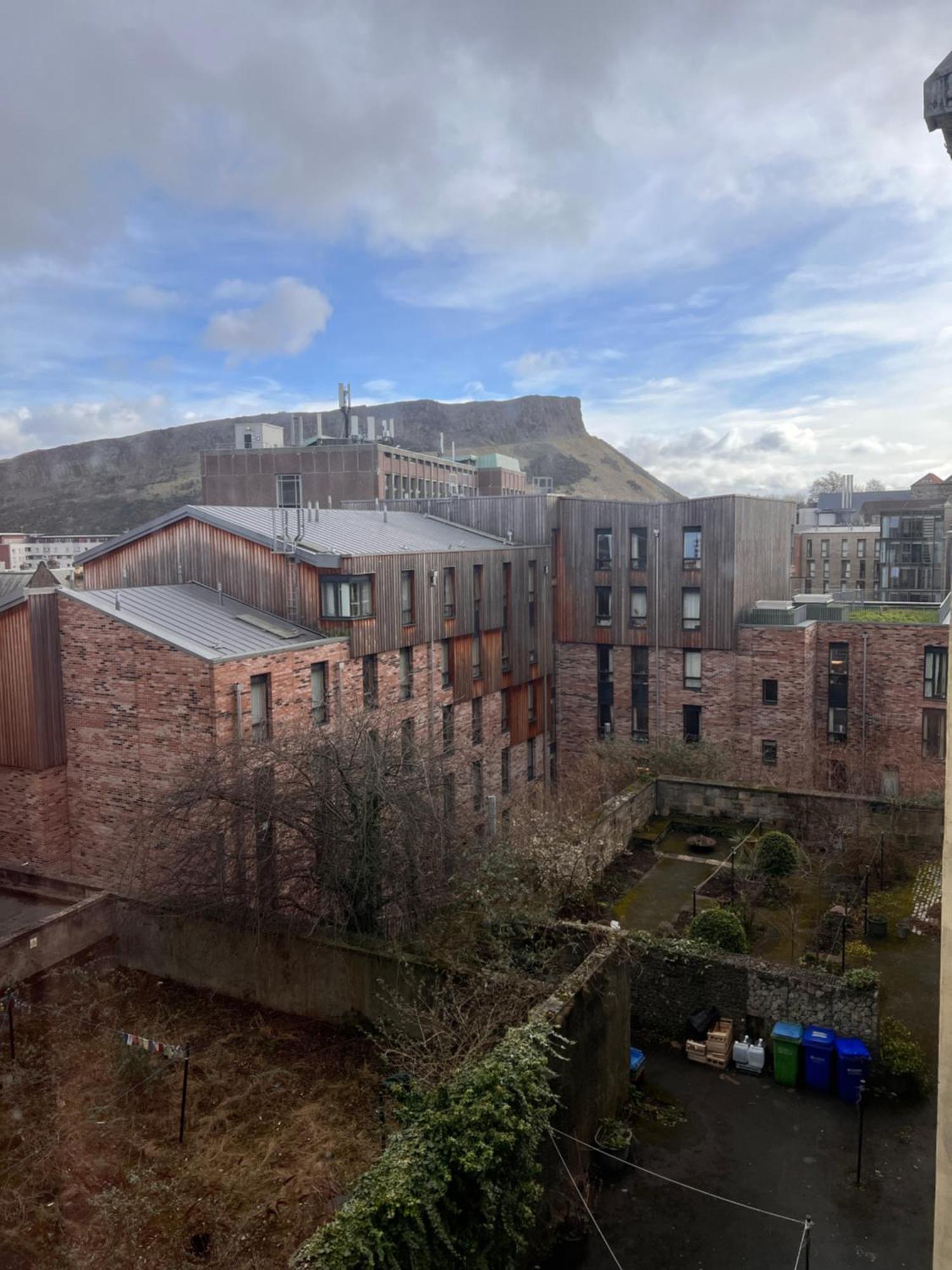 Crags View Apartment On The Royal Mile Эдинбург Экстерьер фото